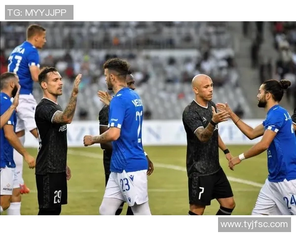 卡拉巴克与奥林的精彩对决揭示足球战术与团队合作的魅力