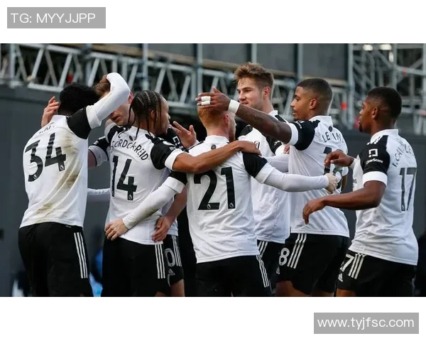 富勒姆与曼联精彩对决回放分析及比赛亮点总结 富勒姆与曼联精彩对决回放分析及比赛亮点总结